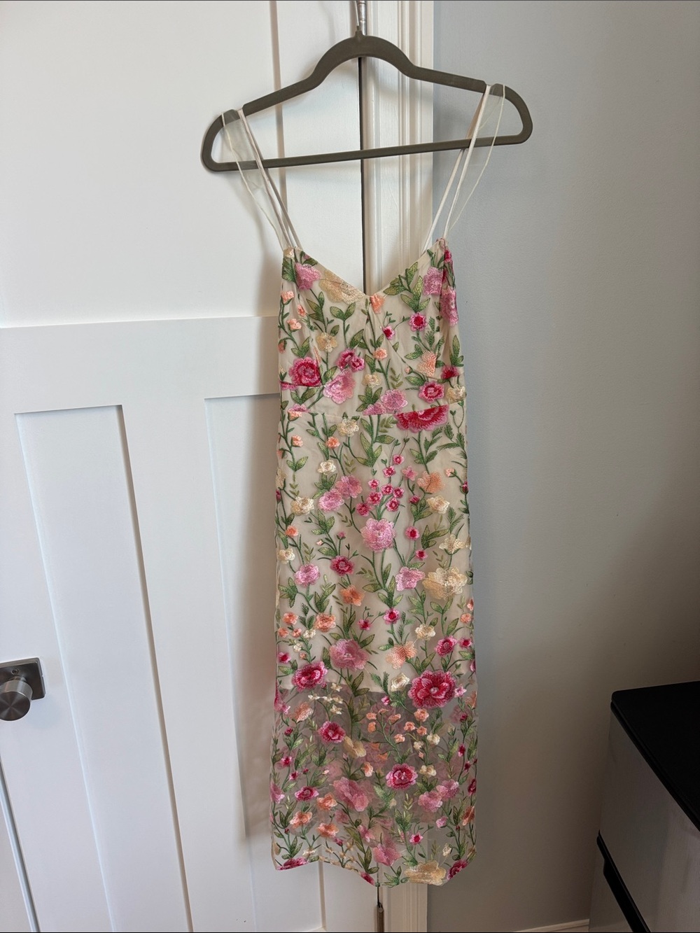 VENUS Floral Embroidered Midi Dress in Cream and Pink